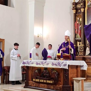 Biskup Kovač predvodio misno slavlje prigodom 81. obljetnice smrti biskupa Carevića